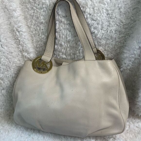 Michael Kors leather Beige large shoulder bag accentuate with the gold t… - Picture 5 of 16